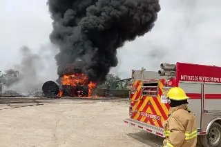 Imagen Incendio en empresa sobre la carretera Villahermosa-Cárdenas