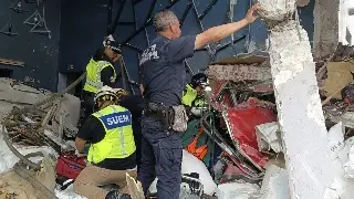 Imagen Tráiler choca contra vehículos y un restaurante en la México - Toluca; hay 2 muertos