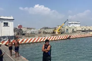 Imagen Joven en presunto estado de ebriedad cae al mar en zona del Malecón 