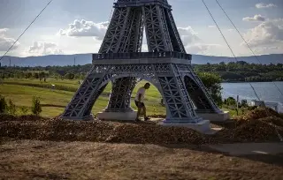 Imagen ¿Una torre Eiffel hecha con residuos del mar? ¿Dónde?