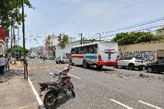Imagen Se registra fuerte accidente automovilístico en colonia de Veracruz 