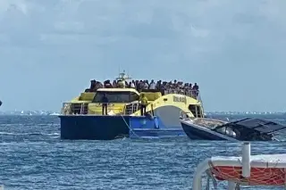 Imagen Se hunde yate tras chocar contra un ferry en Isla Mujeres (+Video)