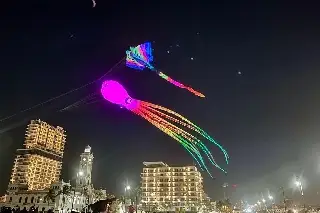 Imagen Así brillaron en Veracruz los papalotes gigantes luminosos