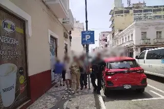 Imagen Rescatan a persona con Alzheimer perdida en centro de Veracruz