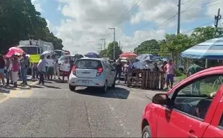 Imagen Bloquean carretera en Medellín de Bravo  ¡Tome precauciones!