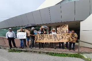 Imagen Ciudadanos se manifiestan en CFE, señalan cobros excesivos 