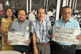 Imagen Otorgan reconocimiento a dos comunicadores de Veracruz