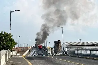 Imagen Llaman a revisar el puente Morelos en Veracruz tras incendio de camión