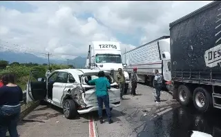 Imagen Se registra fuerte carambola en autopista de Veracruz; reportan 4 lesionados 