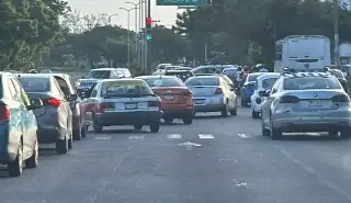 Imagen Vecinos bloquean avenida JB Lobos en Veracruz; es por esta razón (+Video)  