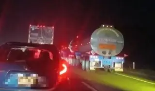 Imagen Hasta 10 kilómetros de fila se registra en autopista de Veracruz; tome precauciones