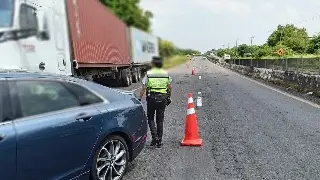 Imagen Hay cierre parcial de circulación en carretera con dirección a la ciudad de Veracruz 