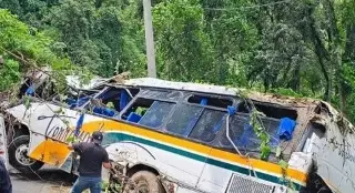 Imagen Identifican a víctima tras caída de autobús en carretera de Veracruz 