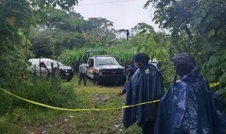 Imagen Fuerte movilización por hallazgo de cuerpo adentro de un carro en carretera de Veracruz