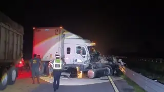 Imagen Precaución: Cierre en autopista Córdoba - La Tinaja por accidente de tráiler