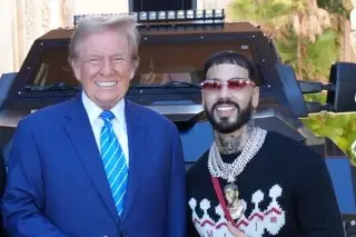 Imagen Anuel AA visita a Trump en su casa y llama de nuevo a votar por él