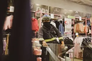 Imagen Trabajador muere aplastado por elevador en tienda de ropa