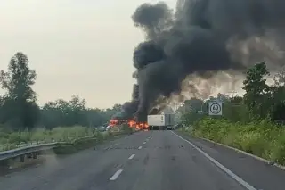 Imagen Reportan bloqueos en la maxipista Culiacán-Mazatlán