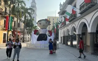 Imagen Toñita la Jarocha ya está en el zócalo de Veracruz 