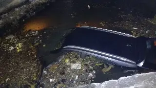 Imagen Auto cae a canal en Laguna Real, en Veracruz 