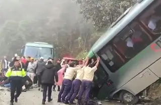 Imagen Vuelca autobús con turistas en Machu Picchu; hay varios mexicanos (+Video)