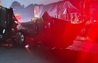 Imagen Se registra fuerte accidente entre 2 unidades pesadas en autopista 