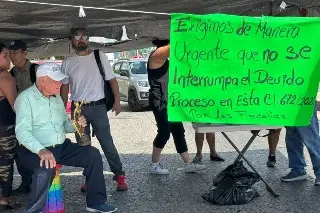 Imagen Con bloqueo, expolicías intermunicipales exigen pago de liquidación