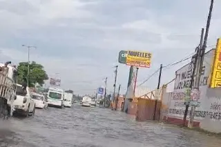 Imagen Reportan caos vial en carretera federal Veracruz-Xalapa. Tome precaución