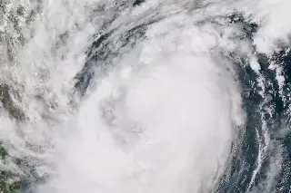 Así capta satélite del NOAA imágenes de huracanes Helene y John (+Video)