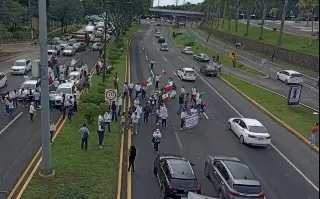 Imagen Trabajadores del Poder Judicial protestan en carreteras; incluida la Veracruz - Xalapa