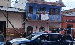 Imagen Fuerte operativo policíaco por hallazgo sin vida de adulto mayor al interior de su casa 