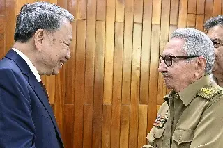 Imagen Raúl Castro reaparece en público durante visita del presidente de Vietnam a Cuba