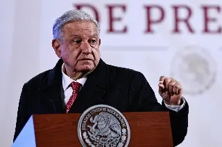 Imagen AMLO promete apoyo a 15 mil familias de Acapulco afectadas por el huracán John