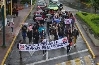 Imagen Estudiantes marchan en Xalapa, Veracruz; conmemoran el 2 de octubre 