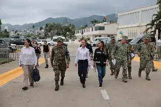 Imagen Tras paso de John, urge abastecer agua potable y restablecer caminos: Sheinbaum en Acapulco