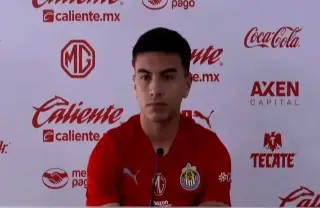 Imagen Chivas lanza objeto explosivo a la prensa (+Video)