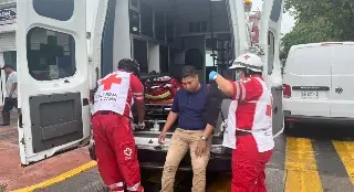 Imagen Motociclista se impacta con una camioneta en el centro de Veracruz