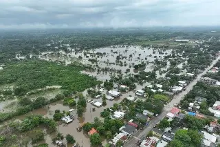 Imagen Se desborda río Jaltepec e inunda comunidades al sur de Veracruz