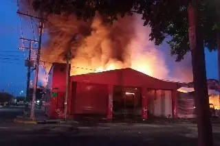 Imagen Fuerte incendio en centro de Veracruz 