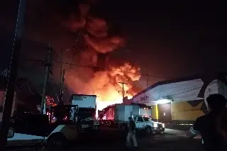 Imagen Se pierde el 80% de bodega en Veracruz por incendio; no hubo terceros afectados: PC