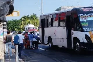 Imagen Cae señora al bajar de camión de pasaje frente al IMSS de Cuauhtémoc