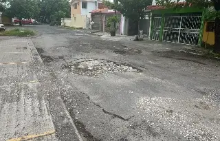 Imagen Vecinos se quejan por condiciones de esta calle del fraccionamiento Floresta en Veracruz