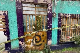 Imagen Vecinos afirman reportaron varias veces casa abandonada donde hallaron restos humanos en Xalapa