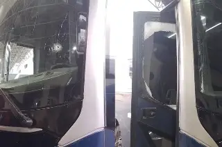 Imagen Delincuentes atacan a balazos un autobús de pasajeros