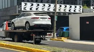 Imagen Aseguran vehículos en edificio cateado en fraccionamiento de Boca del Río 