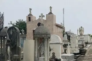 Imagen Harán recorrido nocturno en cementerio de Veracruz por Día de Muertos 