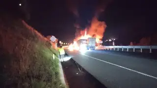 Imagen Cierran autopista Amozoc – Perote por incendio de vehículo