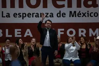 Imagen Hijo de AMLO asiste a su primera asamblea como secretario de Morena