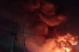 Imagen Arde taller mecánico en Veracruz