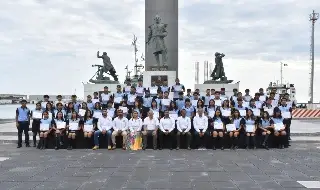 Imagen Certifican a alumnos de buceo deportivo del Cetmar Veracruz